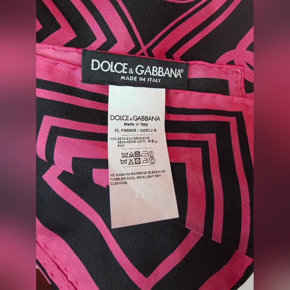 Dolce & Gabbana 100% Silk Large Logo Scarf! - Picture 9 of 13